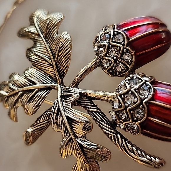 Acorn Brooch  with ANTIQUE finish  Oak Leaves BRB - Picture 3 of 5